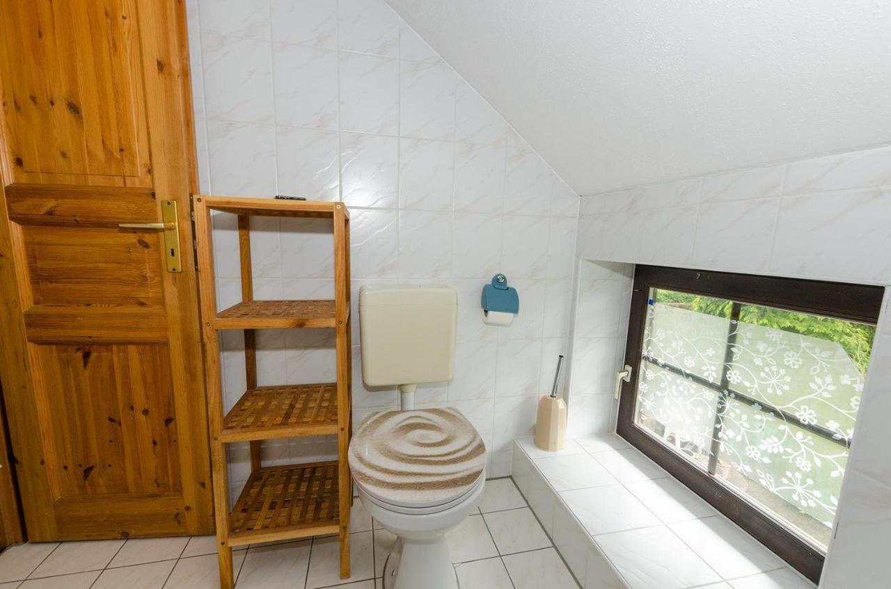 3-Raum-Fewo-Fuer-5-Personen-1-Aufbettung-Auf-Ruegen Apartment Шапроде Екстериор снимка
